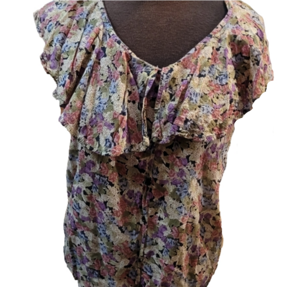 Floral sleevless top size medium - Picture 3 of 3